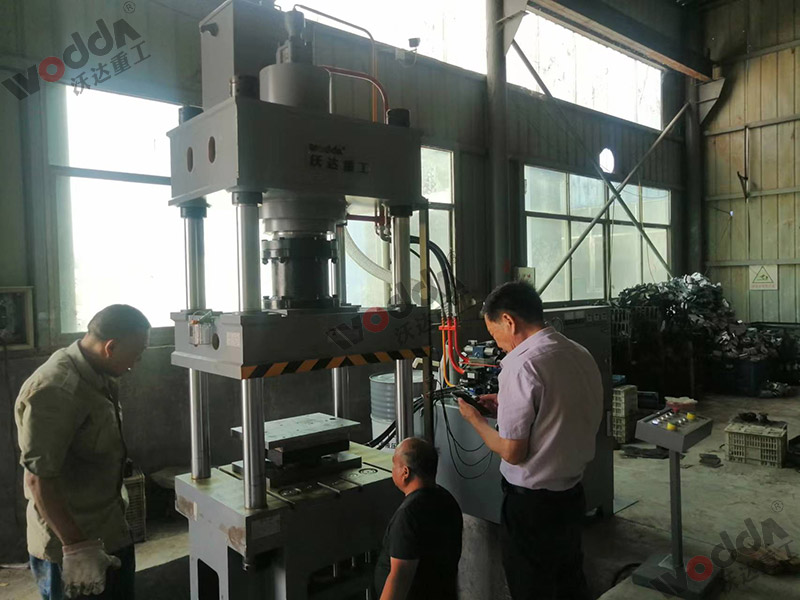 200噸不(bú)鏽鋼離心風(fēng)機成型液壓(yā)機（圖2）