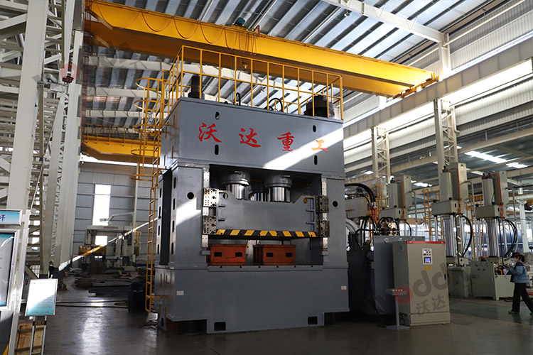 2000噸框架液(yè)壓機(圖2) 2000噸(dun)框架液壓(ya)機(圖2)