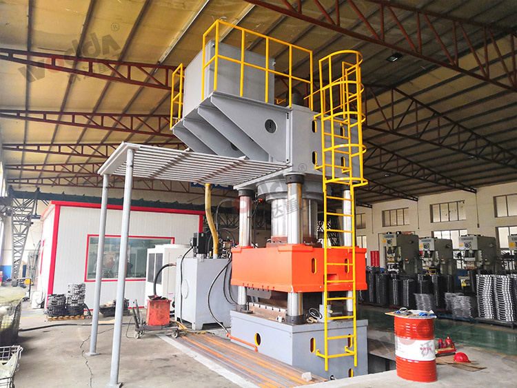 2000噸(dun)汽車離合(he)器外殼拉(lā)伸液壓機(jī) 2000噸汽車離(lí)合器外殼(ké)拉伸液壓(ya)機