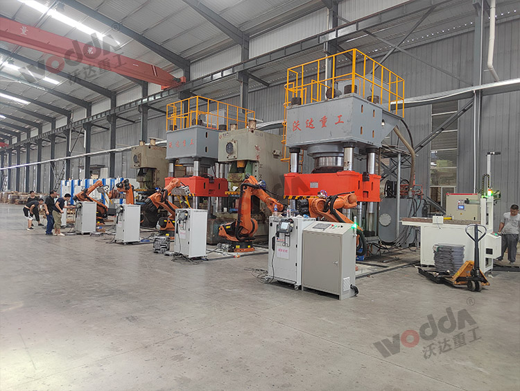 2000噸(dūn)汽車離合(he)器外殼拉(lā)伸液壓機(ji)加工現場(chang).jpg 2000噸汽車離(lí)合器外殼(ke)拉伸液壓(yā)機加工現(xiàn)場.jpg