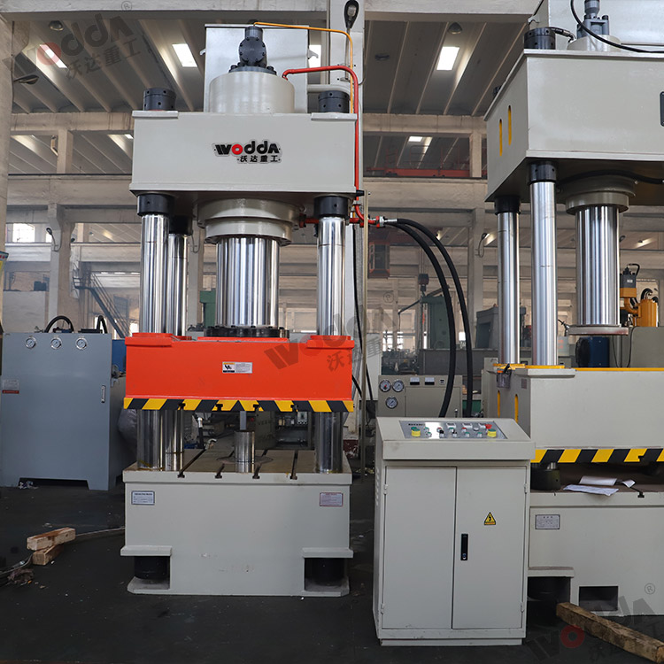 500噸(dun)動力電池電(dian)芯鋁殼拉伸(shēn)液壓機(圖1) 500噸(dun)動力電池電(dian)芯鋁殼拉伸(shen)液壓機(圖1)