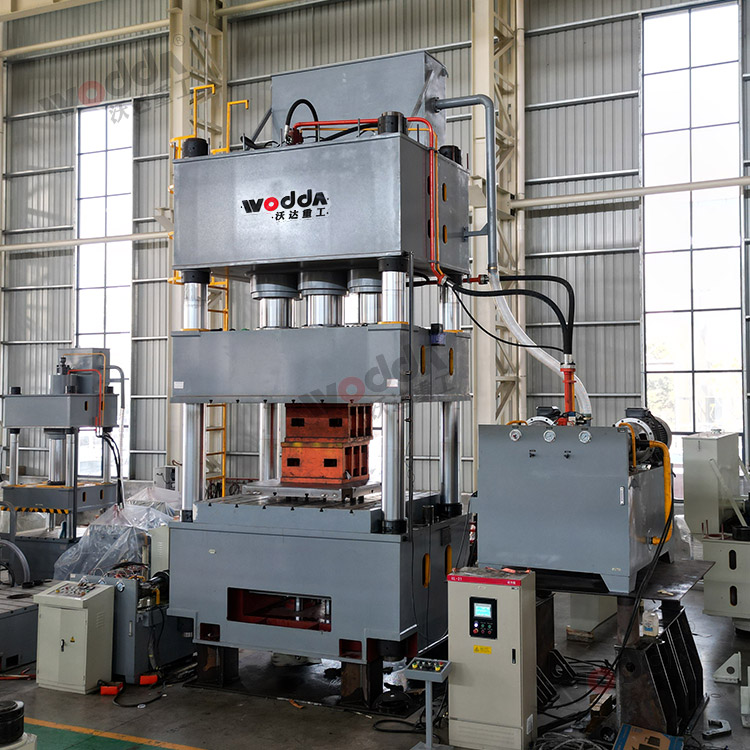 1500噸多(duo)頂杆拉伸(shen)液壓機側(ce)視圖 1500噸多(duō)頂杆拉伸(shen)液壓機側(cè)視圖