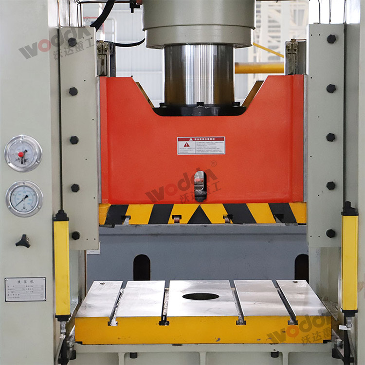 200噸框架(jià)式液壓機(jī)(活塞與工(gong)作台) 200噸框(kuàng)架式液壓(ya)機(活塞與(yu)工作台)