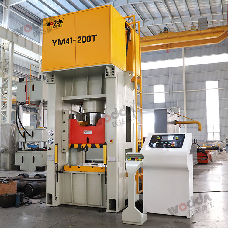 200噸框架(jià)式液壓機(jī)(圖3) 200噸框架(jià)式液壓機(jī)(圖3)