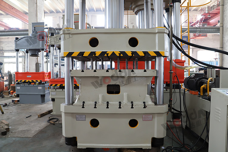 315噸拉伸液壓(yā)機(上置液壓墊3) 315噸(dun)拉伸液壓機(上置(zhi)液壓墊3)