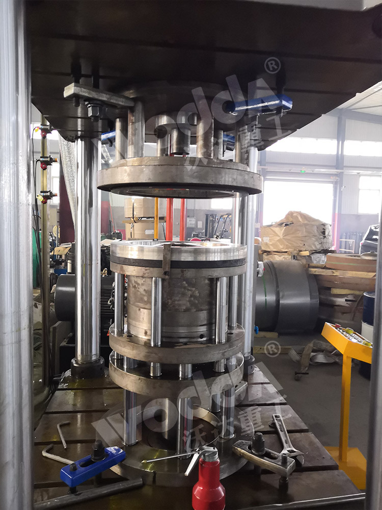 煤氣罐封(fēng)頭模具 煤(méi)氣罐封頭(tou)模具