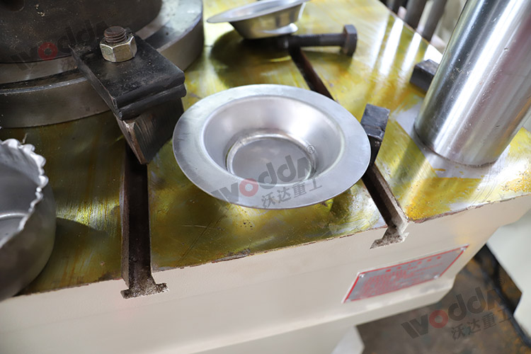 200噸液(ye)壓機加工金(jin)屬托盤成品(pin).jpg 200噸液壓機加(jia)工金屬托盤(pan)成品.jpg