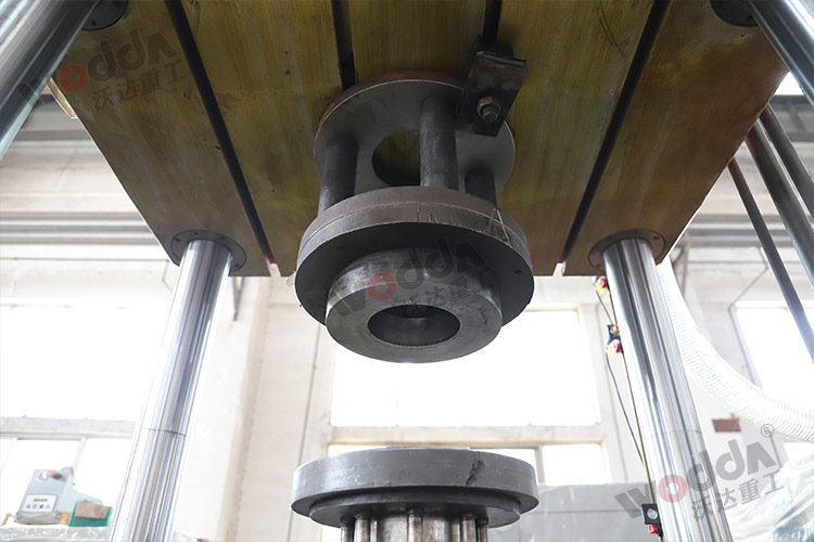 200噸(dun)金屬托盤拉(la)伸液壓機(模(mo)具) 200噸金屬托(tuo)盤拉伸液壓(yā)機(模具)