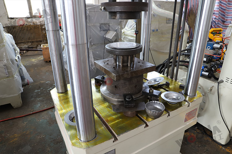 200噸金屬托盤(pan)拉伸液壓機(jī)(模具1) 200噸金屬(shǔ)托盤拉伸液(yè)壓機(模具1)