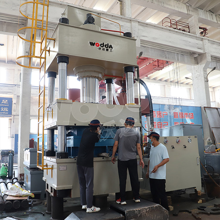 500噸不鏽(xiu)鋼水箱液壓機(圖(tu)1) 500噸不鏽鋼水箱液(yè)壓機(圖1)