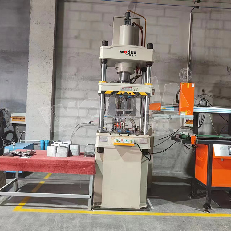 100噸不鏽鋼廚具(jù)拉伸液壓機 100噸不(bú)鏽鋼廚具拉伸液(yè)壓機