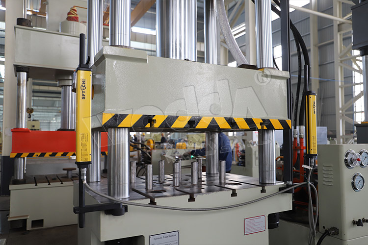 150噸拉伸機(jī)(液壓墊) 150噸拉(lā)伸機(液壓墊(nian))