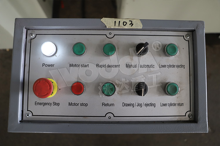 150噸拉伸機(控(kòng)制台) 150噸拉伸(shēn)機(控制台)