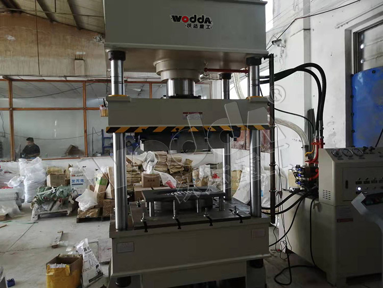 250噸(dun)太陽能路燈殼(ké)拉伸液壓機 250噸(dun)太陽能路燈殼(ke)拉伸液壓機