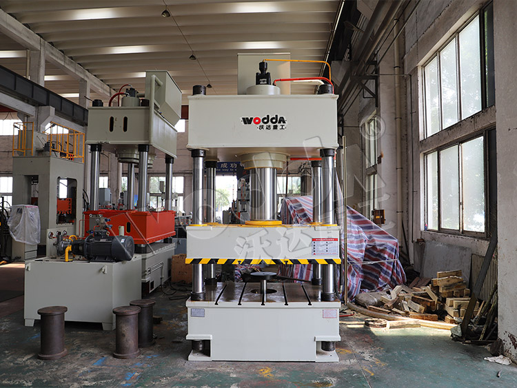 250噸拉伸液壓(yā)機 250噸拉伸液壓(yā)機