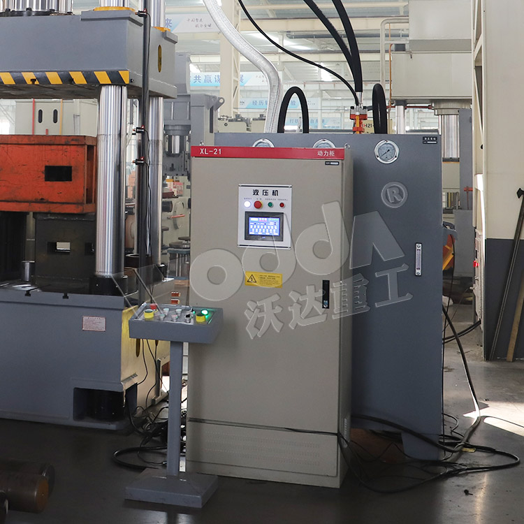 630噸液壓機伺服(fu)動力櫃、移動工作(zuò)台 630噸液壓機伺服(fú)動力櫃、移動工作(zuò)台