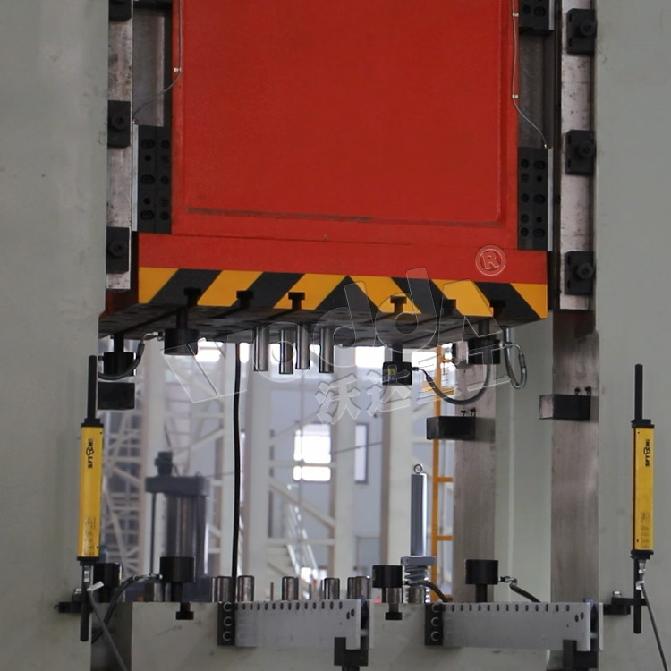 630噸(dūn)框架液壓機(液(ye)壓墊) 630噸框架液(ye)壓機(液壓墊)