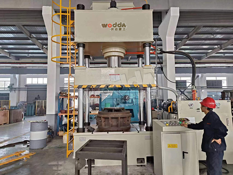 315噸汽車(chē)輪毂拉伸成型(xing)液壓機 315噸汽車(chē)輪毂拉伸成型(xing)液壓機