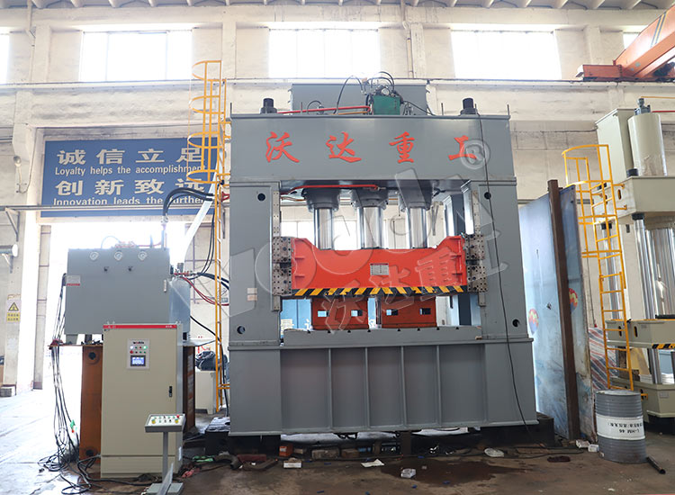 1000噸框架(jia)液壓機(ji) 1000噸框架(jia)液壓機(jī)