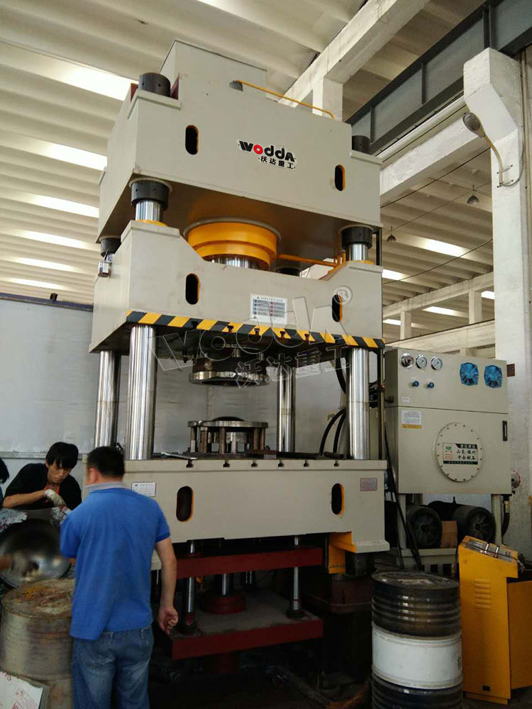 500T液(ye)壓墊封(fēng)頭拉伸(shen)液壓機(jī) 500T液壓墊(niàn)封頭拉(lā)伸液壓(ya)機