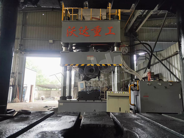 800噸四柱(zhu)液壓機(ji)壓制金(jin)屬制品(pǐn) 800噸四柱(zhu)液壓機(jī)壓制金(jin)屬制品(pin)
