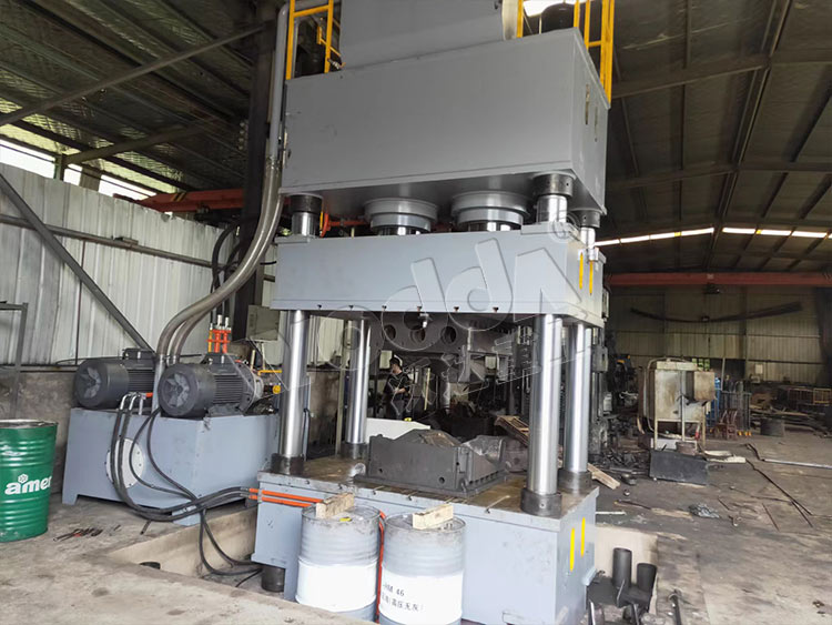 800噸金屬(shǔ)冷壓成(cheng)型液壓(ya)機 800噸金(jin)屬冷壓(ya)成型液(ye)壓機