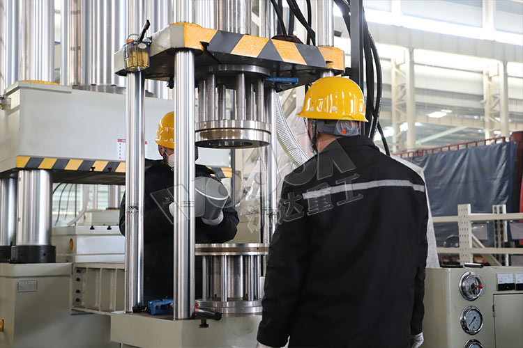 汽(qi)車濾清器(qì)外殼拉伸(shēn) 汽車濾清(qīng)器外殼拉(lā)伸