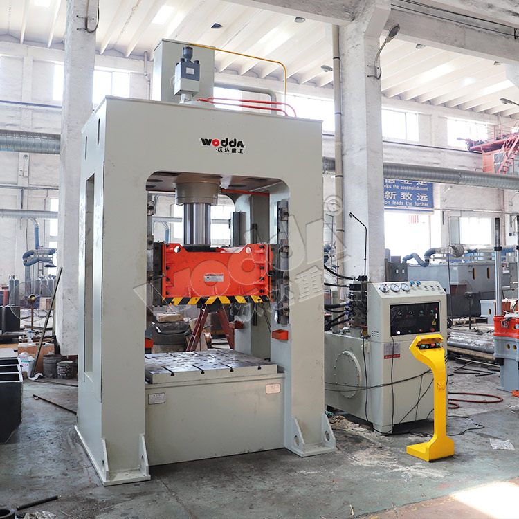 200噸框(kuang)架式薄闆(pan)拉伸液壓(yā)機現貨