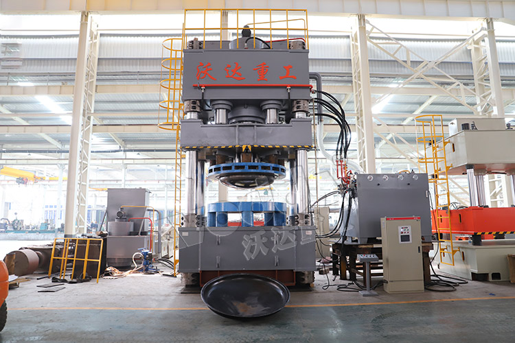 2500噸封(feng)頭液壓機 2500噸(dūn)封頭液壓機(ji)