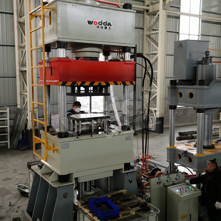 315噸不鏽鋼蹲便器(qi)拉伸液壓機 315噸不(bú)鏽鋼蹲便器拉伸(shen)液壓機