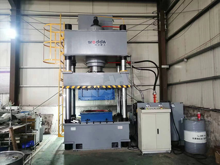 500噸不(bu)鏽鋼水(shuǐ)箱成型(xíng)液壓機(jī) 500噸不鏽(xiu)鋼水箱(xiang)成型液(yè)壓機