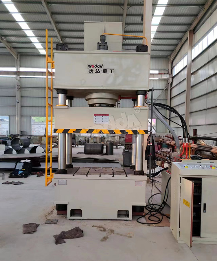 400噸不(bú)鏽鋼水(shuǐ)箱拉伸(shen)液壓機(ji) 400噸不鏽(xiu)鋼水箱(xiang)拉伸液(ye)壓機