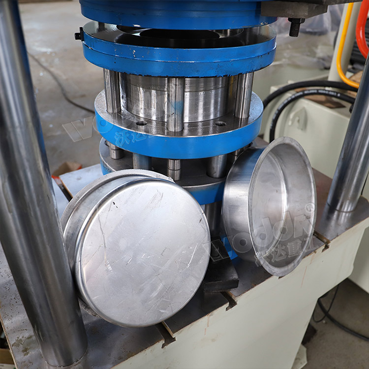 100噸(dūn)四柱拉伸液(yè)壓機(模具) 100噸(dūn)四柱拉伸液(yè)壓機(模具)