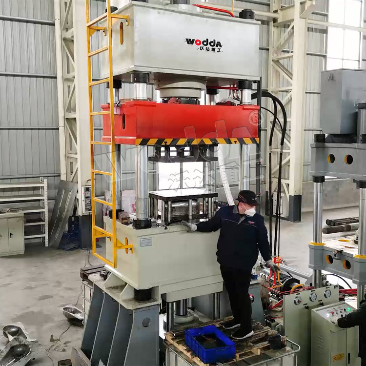 315噸不鏽(xiu)鋼蹲便(bian)器拉伸(shēn)液壓機(jī) 315噸不鏽(xiù)鋼蹲便(bian)器拉伸(shēn)液壓機(ji)