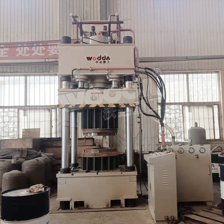 315噸封頭(tou)液壓機(jī) 315噸封頭(tóu)液壓機(jī)