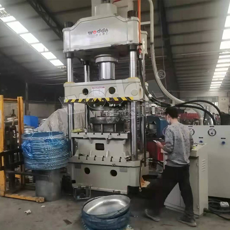 315噸汽車(che)水箱拉(lā)伸液壓(ya)機 315噸汽(qì)車水箱(xiang)拉伸液(yè)壓機