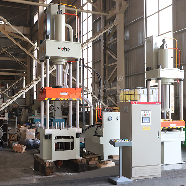 100噸(dun)伺服四柱拉伸(shen)液壓機 100噸伺服(fu)四柱拉伸液壓(ya)機