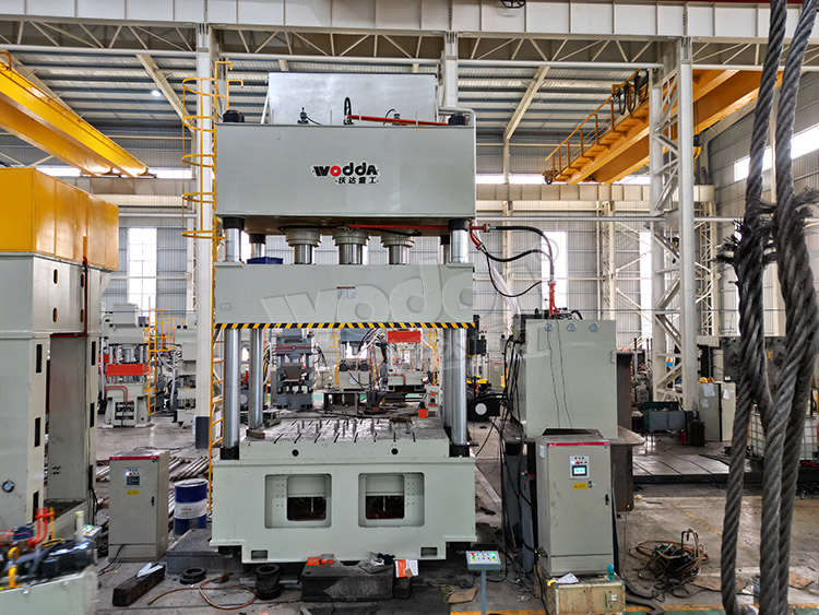 1000噸(dūn)伺服拉伸液(ye)壓機.jpg 1000噸伺服(fú)拉伸液壓機(jī)