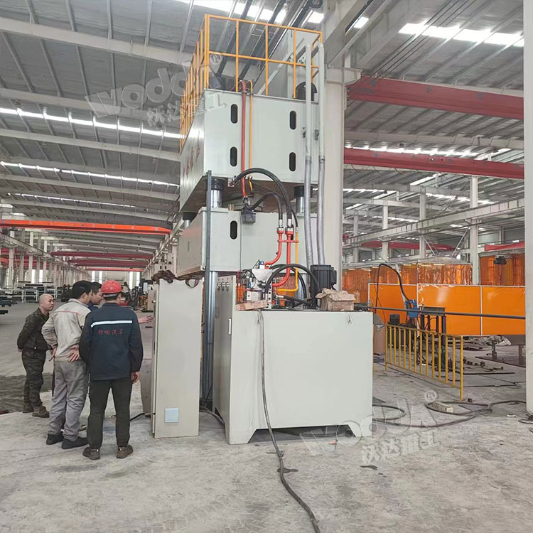 1000噸汽車配(pèi)件拉伸液壓(yā)機客戶現場(chang) 1000噸汽車配件(jian)拉伸液壓機(ji)客戶現場