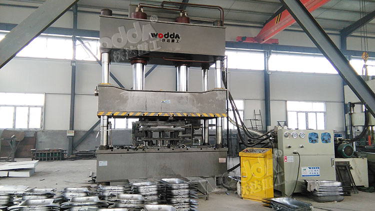 不鏽(xiù)鋼水槽(cáo)拉伸液(ye)壓機 不(bú)鏽鋼水(shui)槽拉伸(shēn)液壓機(ji)