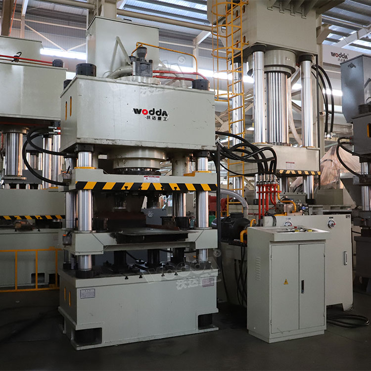 400噸四梁四(sì)柱鹽磚機 400噸(dūn)四梁四柱鹽(yán)磚機