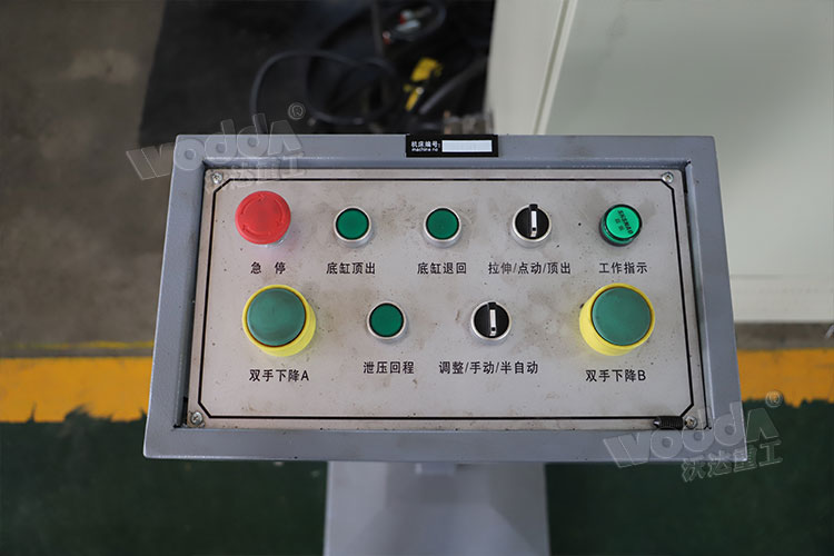 移動控(kong)制台 移(yi)動控制(zhi)台