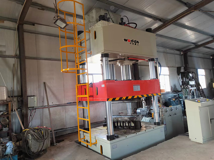 400噸(dūn)四柱液壓機