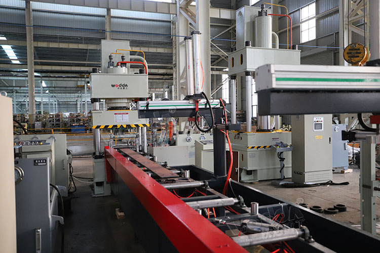 250噸錨杆托盤(pan)液壓機生産線 250噸(dūn)錨杆托盤液壓機(ji)生産線