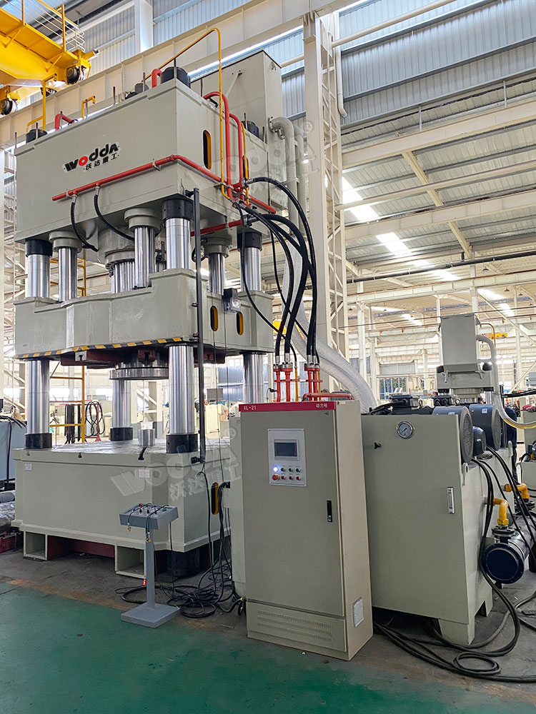 1750噸封(feng)頭拉伸(shen)液壓機(ji) 1750噸封頭(tou)拉伸液(ye)壓機