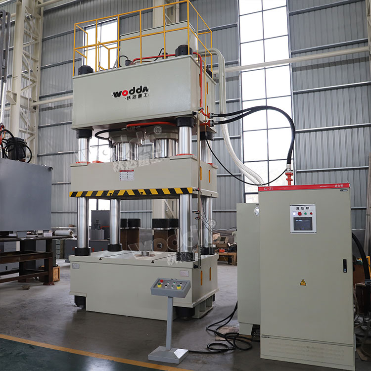 800噸四柱(zhu)液壓機 800噸四柱(zhu)液壓機