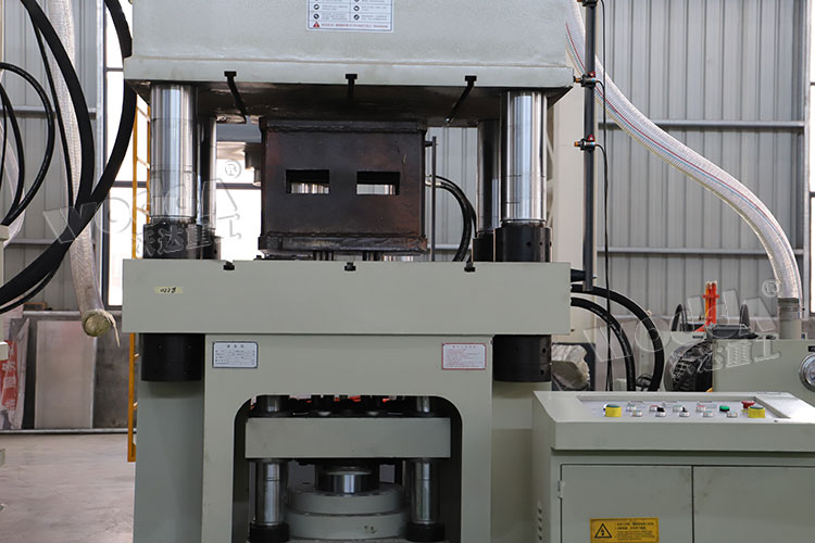 500噸液壓機液(ye)壓墊(多頂杆) 500噸(dūn)液壓機液壓墊(niàn)(多頂杆)