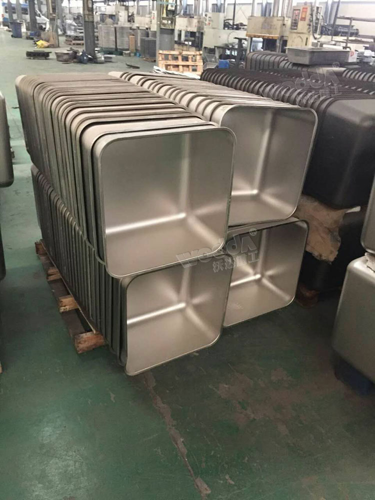 四柱液壓(ya)機拉伸不鏽(xiù)鋼水槽成品(pǐn) 四柱液壓機(ji)拉伸不鏽鋼(gāng)水槽成品