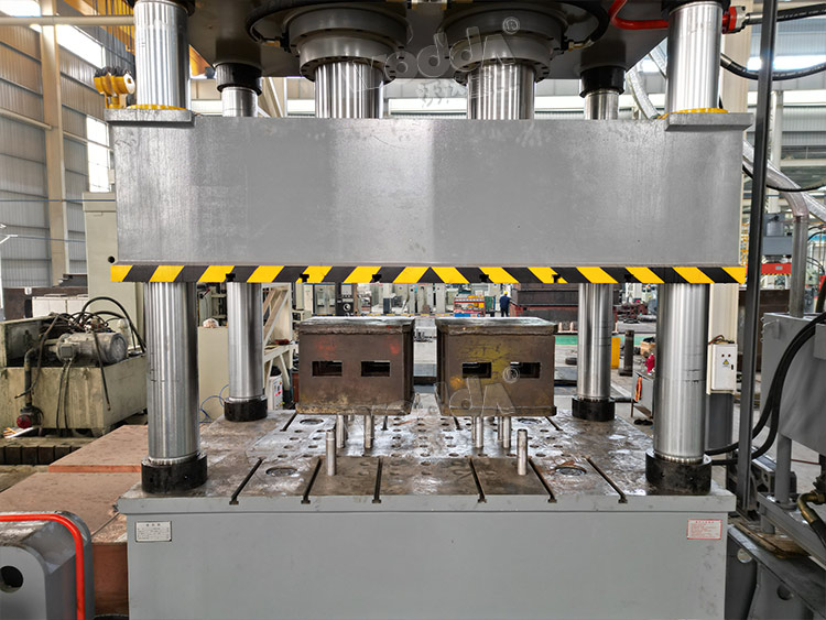 630噸拉伸(shen)機帶液壓(ya)墊 630噸拉伸(shēn)機帶液壓(yā)墊