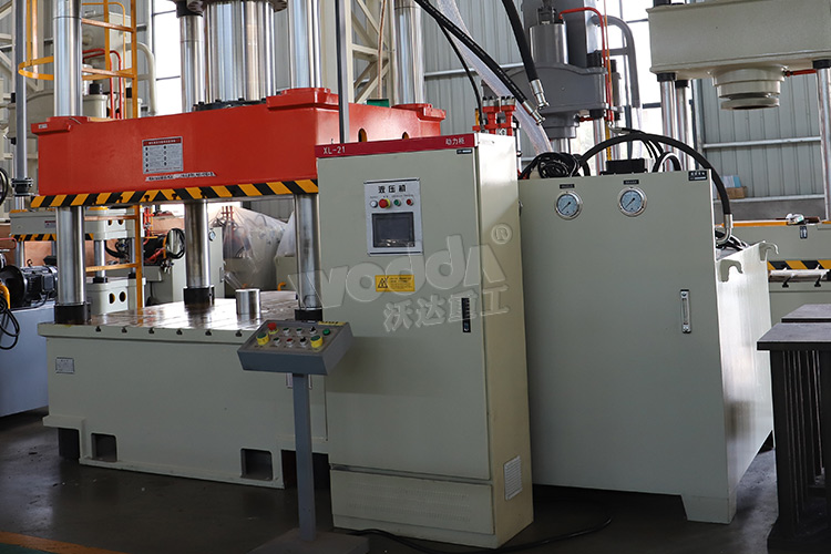 500噸液壓機（PLC動(dòng)力櫃、移動控制(zhì)台）